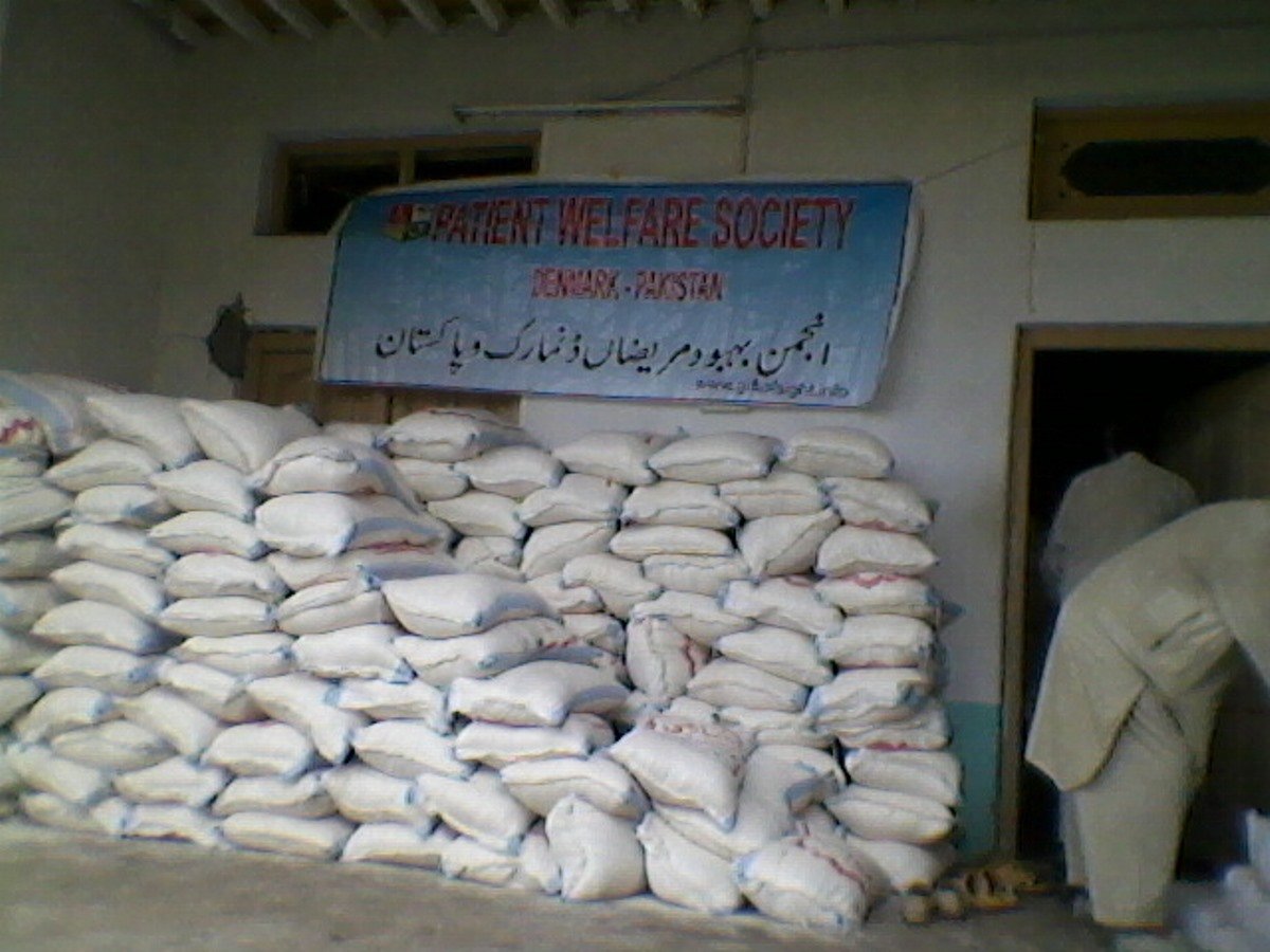 PFR_20100909_relief_camp_shamozai_020